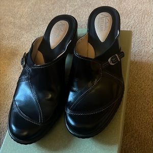 Clarks Artisan Slide 73457, size 6.5 black, like new